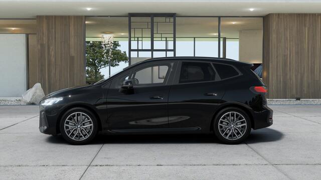 BMW 2-SERIE Active Tourer 225e xDrive M Sport Automaat / Trekhaak / Sportstoelen / Adaptieve LED / Head-Up / M Adaptief onderstel / Parking Assistant Plus / Comfort Access