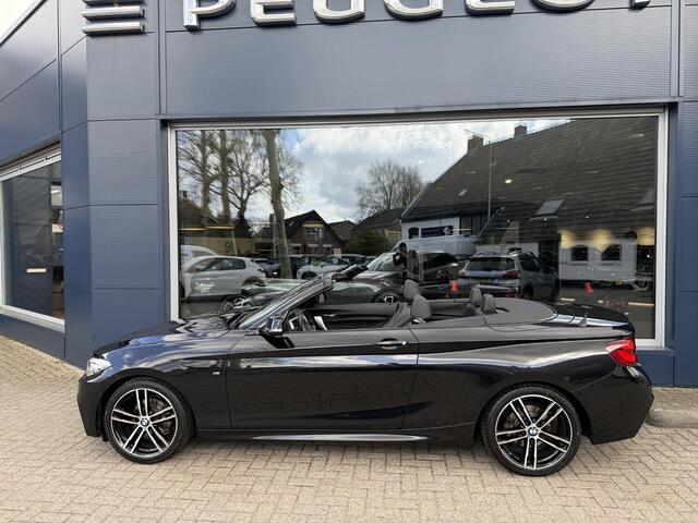 BMW 2-SERIE Cabrio 218i High Executive Edition | 136PK | M Sport Pakket | Leder Sportstoelen | LED Verlichting | Stoelverwarming | Groot Navigatie | Afneembare trekhaak | Camera | 18 Inch Lichtmetaal |