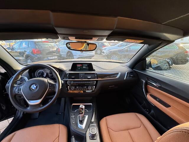 BMW 2-SERIE Cabrio 218iA LUXURY ** LED, LEDER, APPLE/ANDROID, HiFi, 18-inch LMV, 2-zone AIRCO ** 2e EIG - Slechts 58.638km ** ** INFORMEER OOK NAAR ONZE AANTREKKELIJKE FINANCIAL-LEASE TARIEVEN **