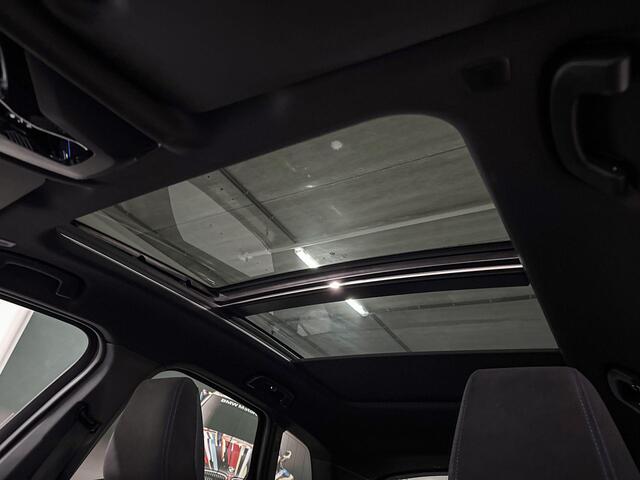 BMW 2-SERIE Active Tourer 218i | M-Sport | Comfort Access | Panoramadak | Stoelverwarming | Stuurverwarming