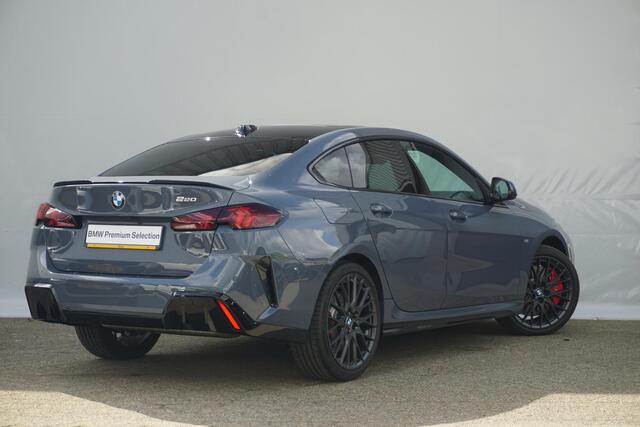 BMW 2-SERIE Gran Coupé 220 | M Sportpakket Pro | Harman Kardon | Panoramadak | Stoel- en stuurwielverwarming