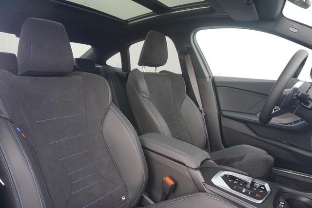 BMW 2-SERIE Gran Coupé 220 | M Sportpakket Pro | Harman Kardon | Panoramadak | Stoel- en stuurwielverwarming