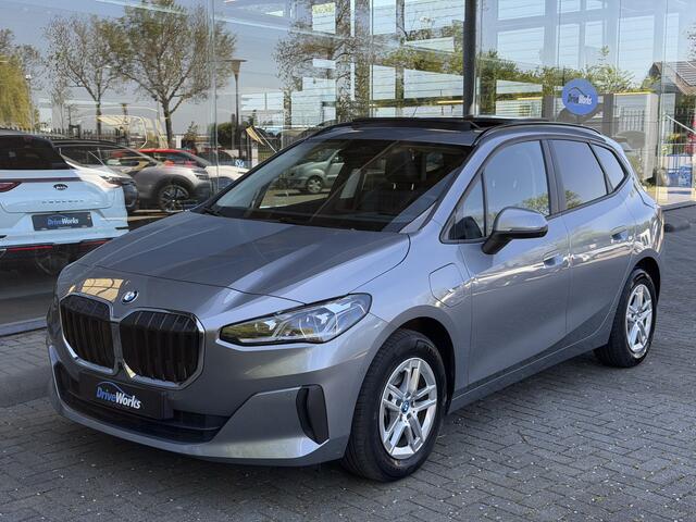 BMW 2-SERIE Active Tourer 225e xDrive | Pano | Luxery | HUD | Innovation pack | Live cockpit pro | Driving Assistant Plus -Cruise control adaptief met stop&go, file assistent-grootlichtassistent-rijstrooksensor- Interesse in een bezichtiging of proefrit, bel of app m