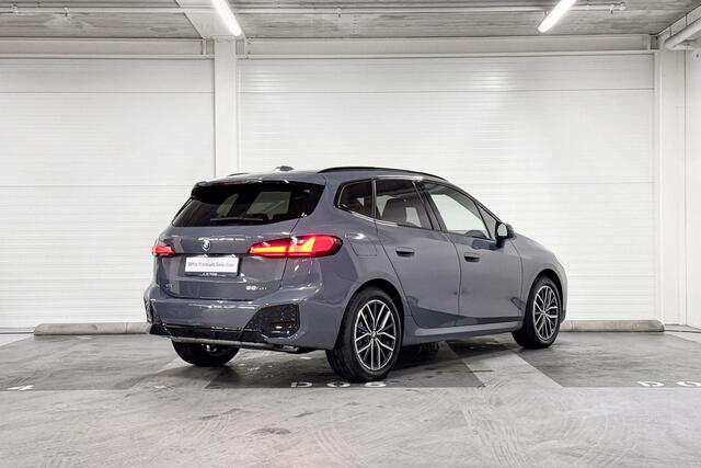 BMW 2-SERIE Active Tourer 225e xDrive | M-Sport | Travel Pack | Premium Pack | Driving Assistant | Panoramadak | Comfort Access | Trekhaak l Huisselectie