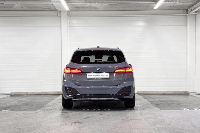 BMW 2-SERIE Active Tourer 225e xDrive | M-Sport | Travel Pack | Premium Pack | Driving Assistant | Panoramadak | Comfort Access | Trekhaak l Huisselectie