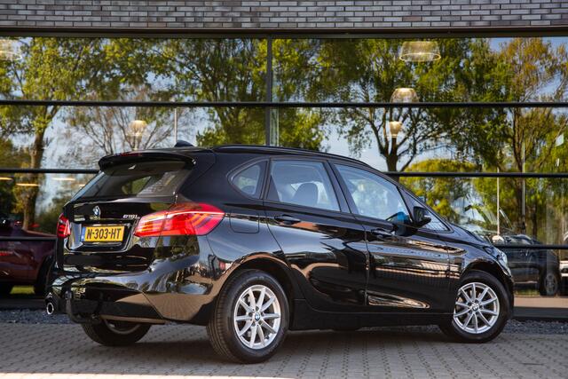 BMW 2-SERIE Active Tourer 218i High Executive , Trekhaak, Navigatie, Stoelverwarming,