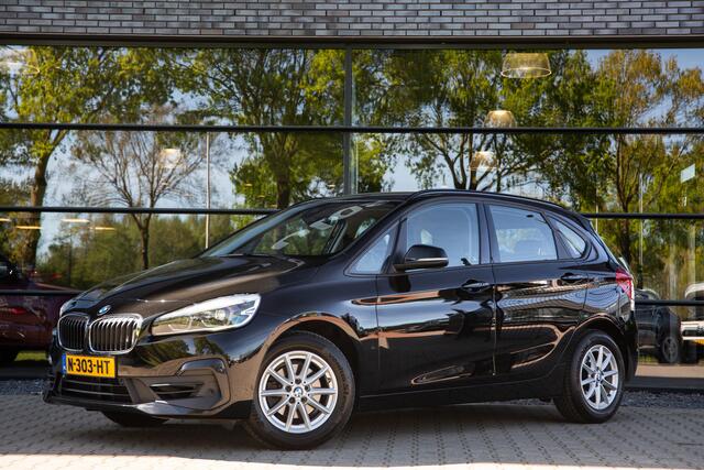 BMW 2-SERIE Active Tourer 218i High Executive , Trekhaak, Navigatie, Stoelverwarming,