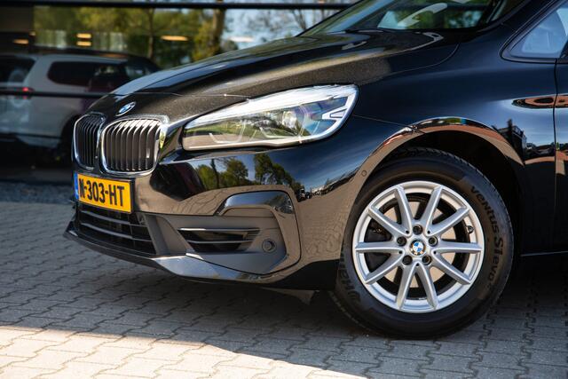 BMW 2-SERIE Active Tourer 218i High Executive , Trekhaak, Navigatie, Stoelverwarming,