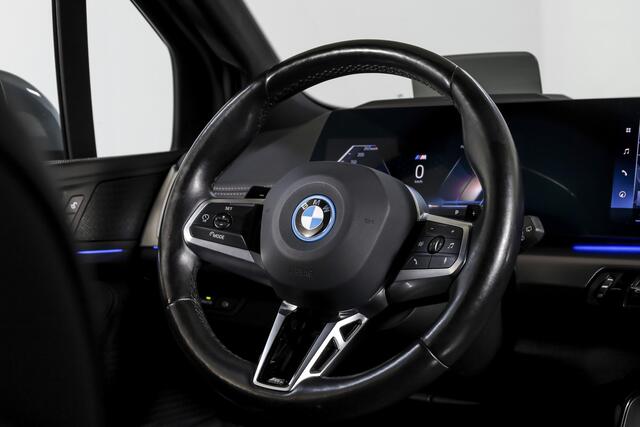 BMW 2-SERIE Active Tourer 225e xDrive 245 PK M-Sport - Automaat Org. NL | S/K-Panodak | Shadow Line | Innovation Pakket | Dig. Cockpit | Adapt. Cruise | 360 Camera | NAV + App. Connect | ECC | Elek. Klep | Elek. Trekhaak | LM19" |