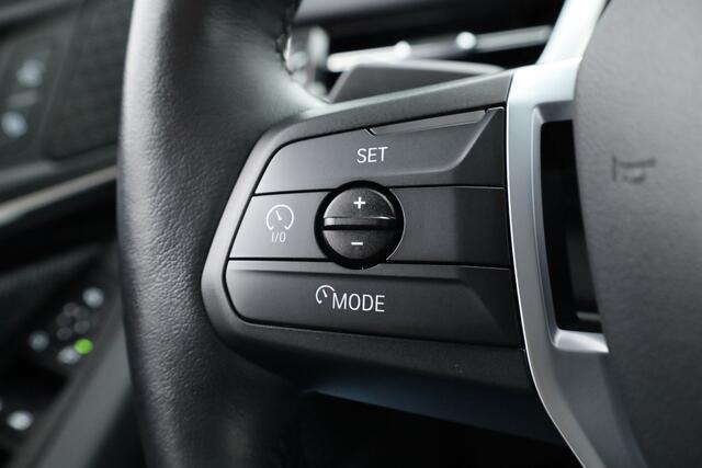 BMW 2-SERIE Active Tourer 220i | Navi | Camera | Stoelverw. | Apple CarPlay | Cruise | 17'' v
