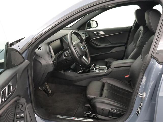 BMW 2-SERIE Gran Coupé 218i M Sport | Stoelverwarming | Camera | Carplay | Sportstoelen | Leder | Live Cockpit | Climate control | Navigatie | Cruise control | Parkeer hulp