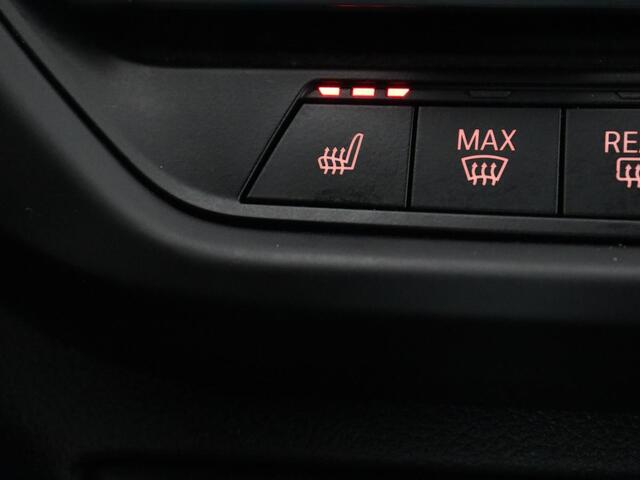 BMW 2-SERIE Gran Coupé 218i M Sport | Stoelverwarming | Camera | Carplay | Sportstoelen | Leder | Live Cockpit | Climate control | Navigatie | Cruise control | Parkeer hulp