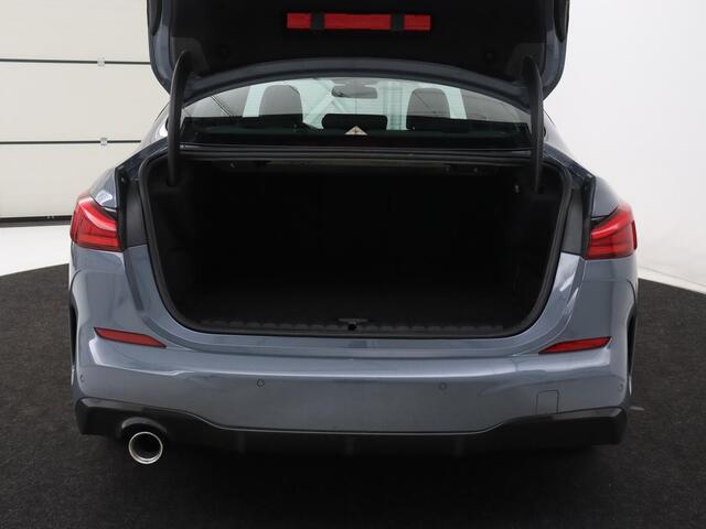 BMW 2-SERIE Gran Coupé 218i M Sport | Stoelverwarming | Camera | Carplay | Sportstoelen | Leder | Live Cockpit | Climate control | Navigatie | Cruise control | Parkeer hulp
