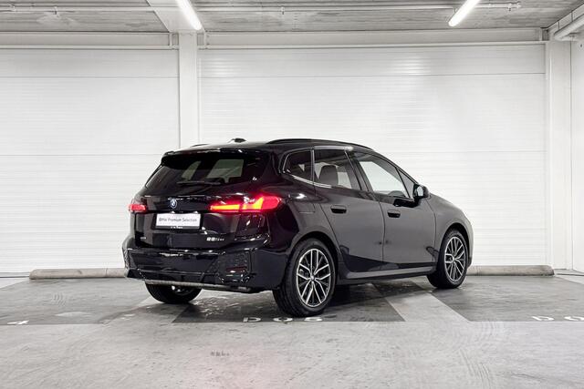 BMW 2-SERIE Active Tourer 225e xDrive | M-Sport | Travel Pack | Premium Pack | Driving Assistant | Panoramadak | Comfort Access | Trekhaak l Huisselectie