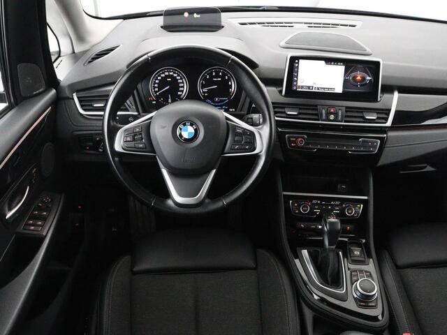 BMW 2-SERIE Active Tourer 225xe iPerformance Sport Line | SOH 88,1% | Panoramadak | Stoelverwarming | Harman/Kardon | Carplay | Sportstoelen | Head-Up | Camera | Navigatie | DAB | Park Assist | PHEV | Plug In