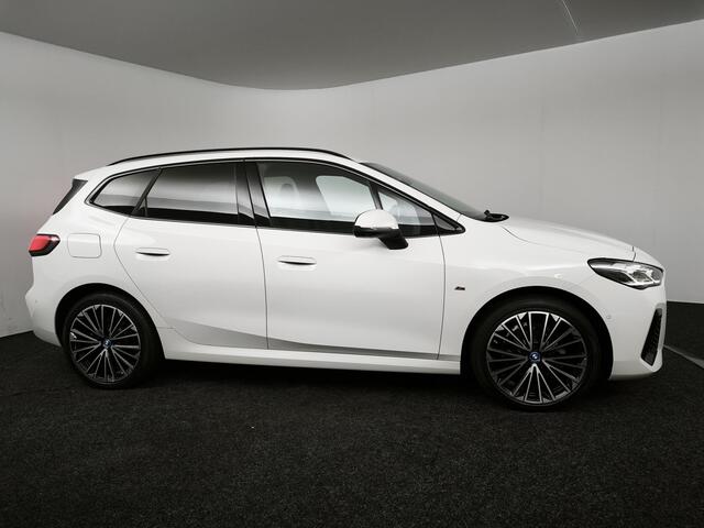 BMW 2-SERIE Active Tourer 225e xDrive M-sport | Panoramadak | Lederen bekleding | Head-up display |