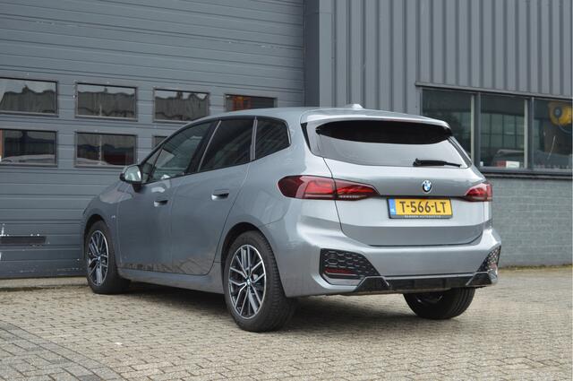 BMW 2-SERIE Active Tourer 218i | M-PAKKET | CAMERA | ORG. NL |