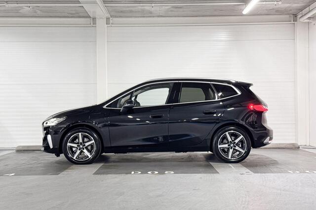BMW 2-SERIE Active Tourer 225e xDrive | Luxury Line | Comfort Access | Comfort Pack | Driving Assistant Plus | Panoramadak | Trekhaak | Stuurwielverwarming | Huisselectie
