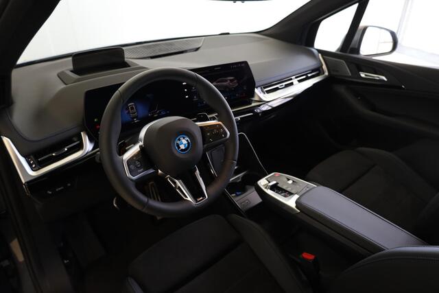 BMW 2-SERIE Active Tourer 225e xDrive M Sport Pro | Panoramadak | Head Up | Harman Kardon | Driving Assistant Plus | Trekhaak