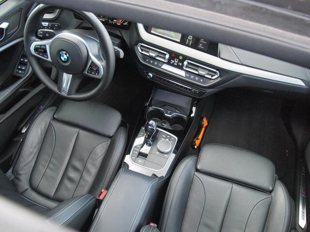 BMW 2-SERIE Gran Coupé 218i High Executive Edition | M-Performance Pakket | Panoramadak | Camera | Trekhaak | Sfeerverlichting | Apple Carplay |