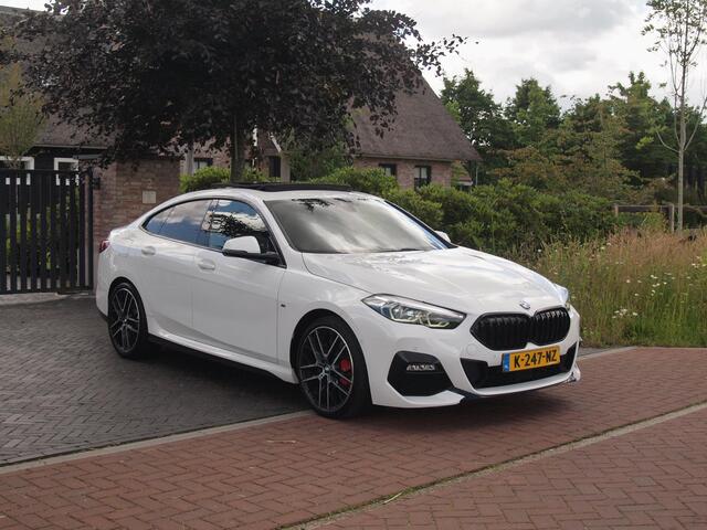 BMW 2-SERIE Gran Coupé 218i High Executive Edition | M-Performance Pakket | Panoramadak | Camera | Trekhaak | Sfeerverlichting | Apple Carplay |