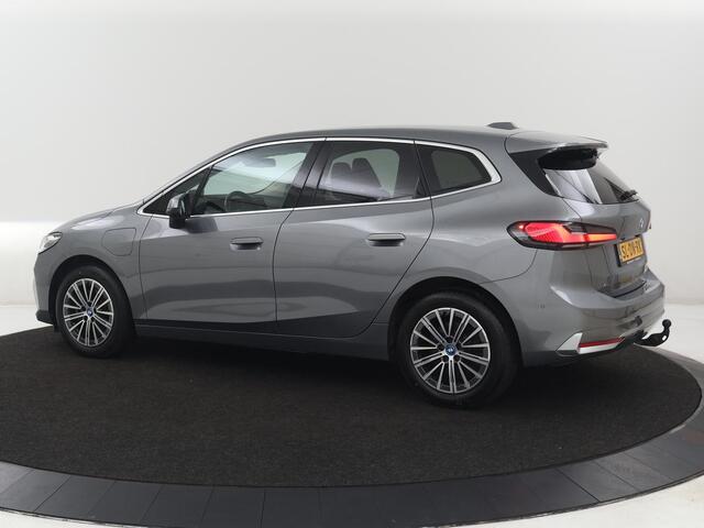 BMW 2-SERIE Active Tourer 225e xDrive Luxury Line | SOH 95,1% | Trekhaak | Leder | Full LED | Head Up| Keyless | Navigatie | Carplay | 17" | Stoelverwarming | 360 Camera | Adaptive Cruise