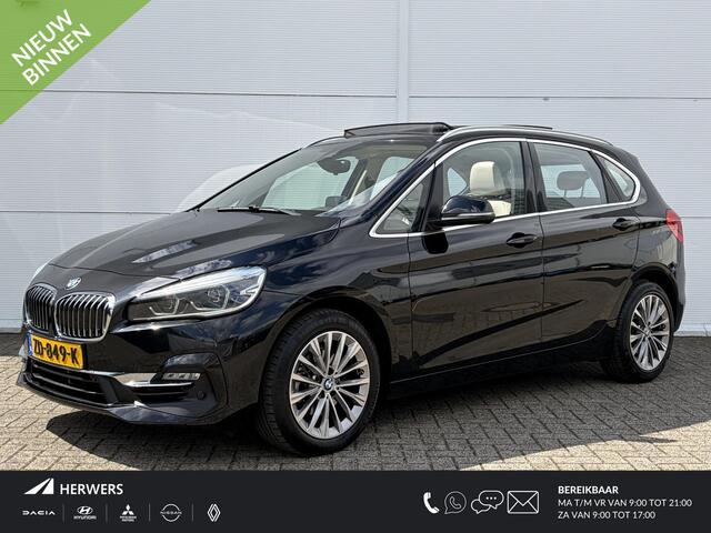 BMW 2-SERIE Active Tourer 218i High Executive / Trekhaak ( 1300 kg ) / Parking Pack / Panorama dak /
