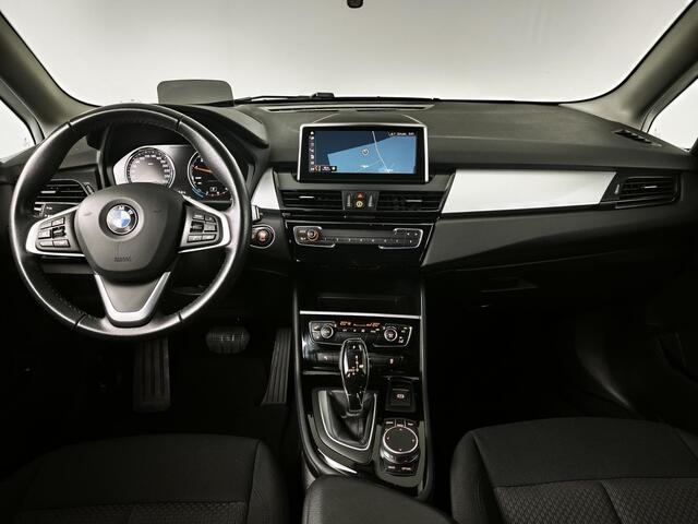 BMW 2-SERIE Active Tourer 218i Executive Edition | Navigatie | Haed Up Display | Camera |
