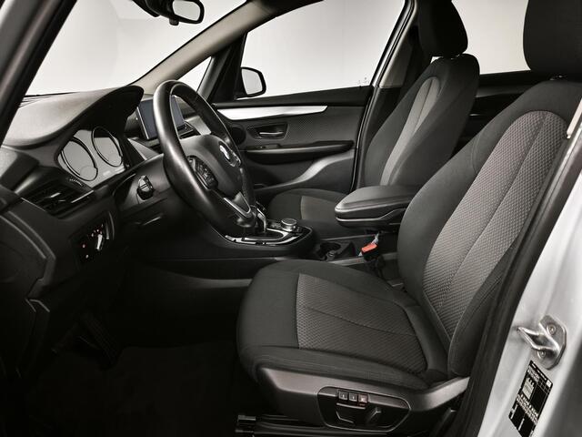 BMW 2-SERIE Active Tourer 218i Executive Edition | Navigatie | Haed Up Display | Camera |