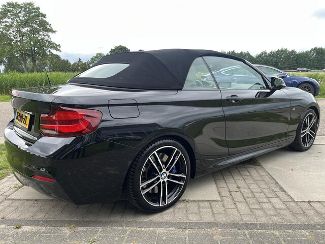 BMW 2-SERIE Cabrio 230i High Executive Edition M Pakket / NL Auto / 252PK / Stoelverw. / Leder / Camera /