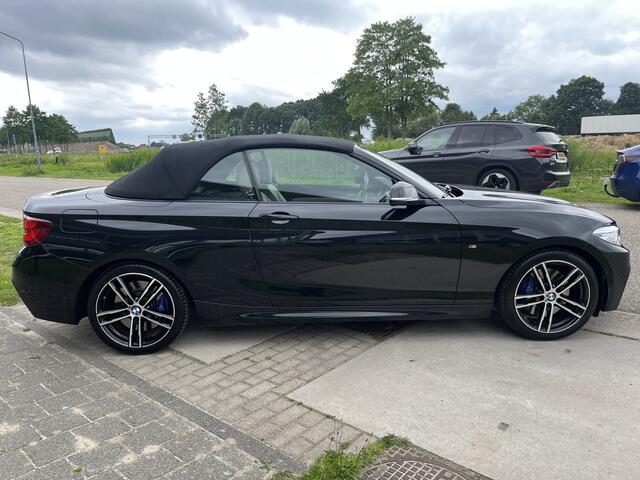 BMW 2-SERIE Cabrio 230i High Executive Edition M Pakket / NL Auto / 252PK / Stoelverw. / Leder / Camera /