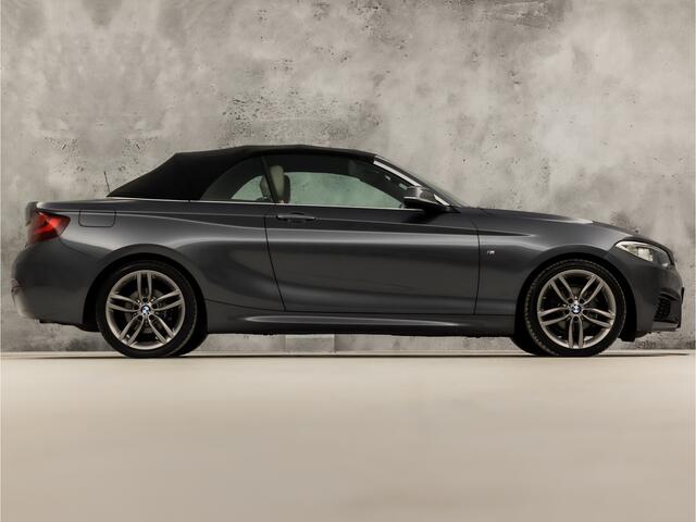 BMW 2-SERIE 218i M Sport High Executive Automaat (GROOT NAVI, M PAKKET, DEALER ONDERHOUDEN, LEDER, STOELVERWARMING, SPORTSTOELEN, WINDSCHERM, XENON, NIEUWE APK, NIEUWSTAAT)