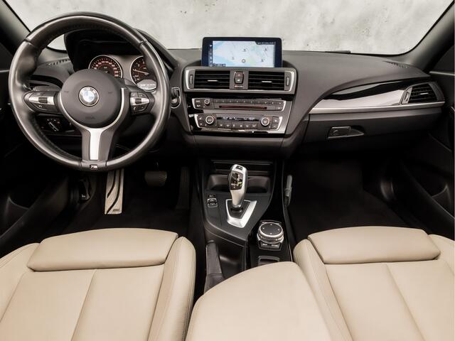 BMW 2-SERIE 218i M Sport High Executive Automaat (GROOT NAVI, M PAKKET, DEALER ONDERHOUDEN, LEDER, STOELVERWARMING, SPORTSTOELEN, WINDSCHERM, XENON, NIEUWE APK, NIEUWSTAAT)
