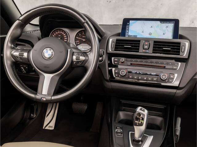 BMW 2-SERIE 218i M Sport High Executive Automaat (GROOT NAVI, M PAKKET, DEALER ONDERHOUDEN, LEDER, STOELVERWARMING, SPORTSTOELEN, WINDSCHERM, XENON, NIEUWE APK, NIEUWSTAAT)