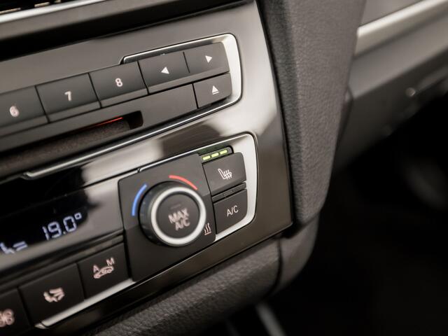BMW 2-SERIE 218i M Sport High Executive Automaat (GROOT NAVI, M PAKKET, DEALER ONDERHOUDEN, LEDER, STOELVERWARMING, SPORTSTOELEN, WINDSCHERM, XENON, NIEUWE APK, NIEUWSTAAT)