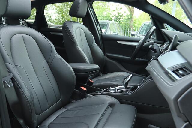 BMW 2-SERIE ACTIVE TOURER 218i HIGH EXECUTIVE ED. AUT. | PANO | HUD | CAMERA | LED | LEDER | NAVI