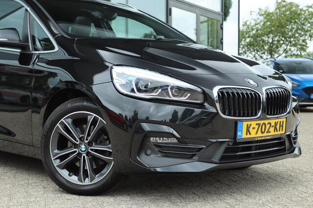 BMW 2-SERIE ACTIVE TOURER 218i HIGH EXECUTIVE ED. AUT. | PANO | HUD | CAMERA | LED | LEDER | NAVI