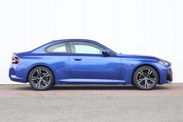 BMW 2-SERIE Coupé 218i M Sportpakket/ 18 inch LM/ Stoelverwarming/ BMW Live Cockpit Plus/ Cruise Control/ Navigatie