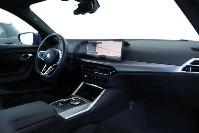 BMW 2-SERIE Coupé 218i M Sportpakket/ 18 inch LM/ Stoelverwarming/ BMW Live Cockpit Plus/ Cruise Control/ Navigatie