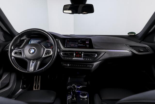 BMW 2-SERIE Gran Coupé 218i 136 PK Executive Edition M-Sport Orig. NL | Dig. Cockpit | Head-Up | Cruise | Stoel-+Stuurverw. | PDC | Camera | NAV+App. Connect | ECC | Trekhaak | LM 18" |