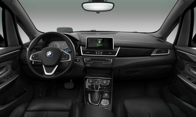 BMW 2-SERIE Active Tourer 225xe iPerformance eDrive Edition | Stoelverwarming | Head-Up Display | Cruise Control | Parkeersensoren | Ambiance Verlichting | LED | Navigatie | Keyless | Leer |