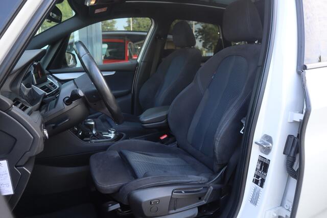 BMW 2-SERIE Active Tourer 218i Executive | RIJKLAAR | Trekhaak | Pano | Navi