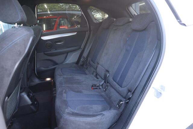 BMW 2-SERIE Active Tourer 218i Executive | RIJKLAAR | Trekhaak | Pano | Navi