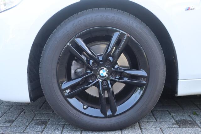 BMW 2-SERIE Active Tourer 218i Executive | RIJKLAAR | Trekhaak | Pano | Navi