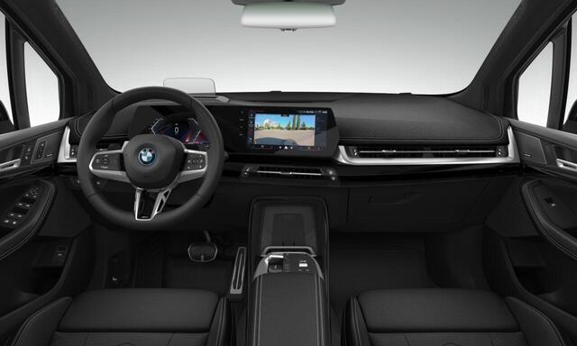 BMW 2-SERIE Active Tourer 225e xDrive | M Sportpakket | Comfort Access | Harman/Kardon | Panoramadak | Head-Up Display