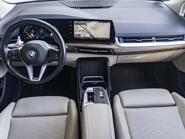 BMW 2-SERIE Active Tourer 218i | Luxury Line | Premium Pack | Comfort Pack | 17 inch | Comfort Access | Achteruitrijcamera | Sportstoelen | Trekhaak