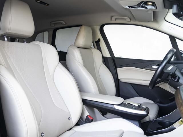 BMW 2-SERIE Active Tourer 218i | Luxury Line | Premium Pack | Comfort Pack | 17 inch | Comfort Access | Achteruitrijcamera | Sportstoelen | Trekhaak