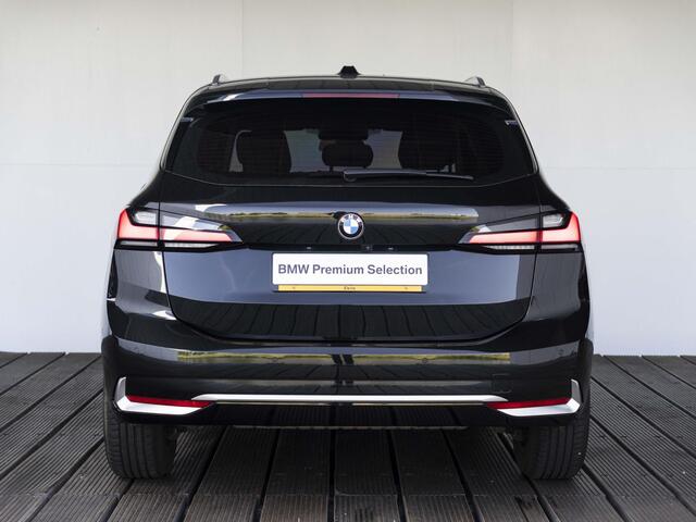 BMW 2-SERIE Active Tourer 218i | Luxury Line | Premium Pack | Comfort Pack | 17 inch | Comfort Access | Achteruitrijcamera | Sportstoelen | Trekhaak