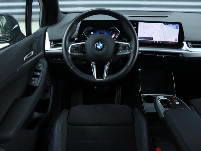 BMW 2-SERIE Active Tourer 218i | M Sportpakket | Trekhaak | Climate Control | Adaptief M Onderstel | Camera | Sportstoelen | LED | 17'' LMV | Lentevoordeel