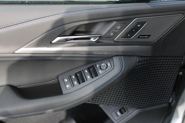 BMW 2-SERIE Active Tourer 225e xDrive M Sport Automaat / Panoramadak / Trekhaak / Sportstoelen / Adaptieve LED / M Adaptief onderstel / Head-Up / Parking Assistant Plus